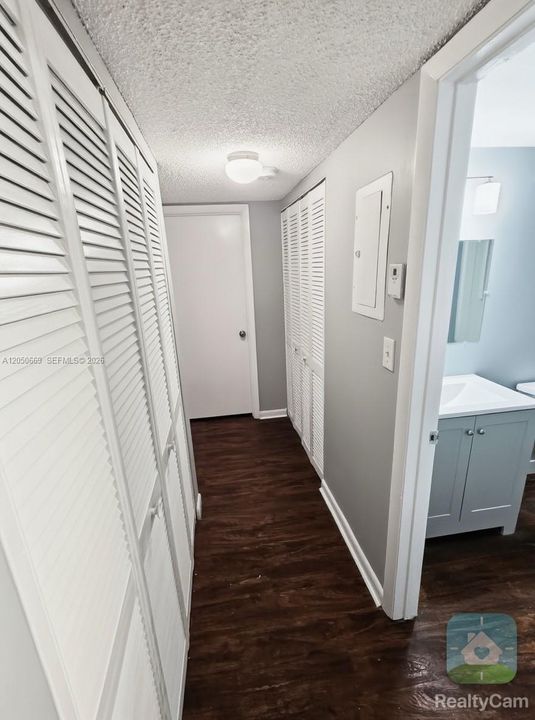 For Rent: $1,599 (2 beds, 2 baths, 900 Square Feet)