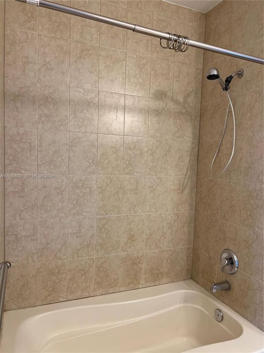 For Rent: $2,150 (1 beds, 1 baths, 723 Square Feet)