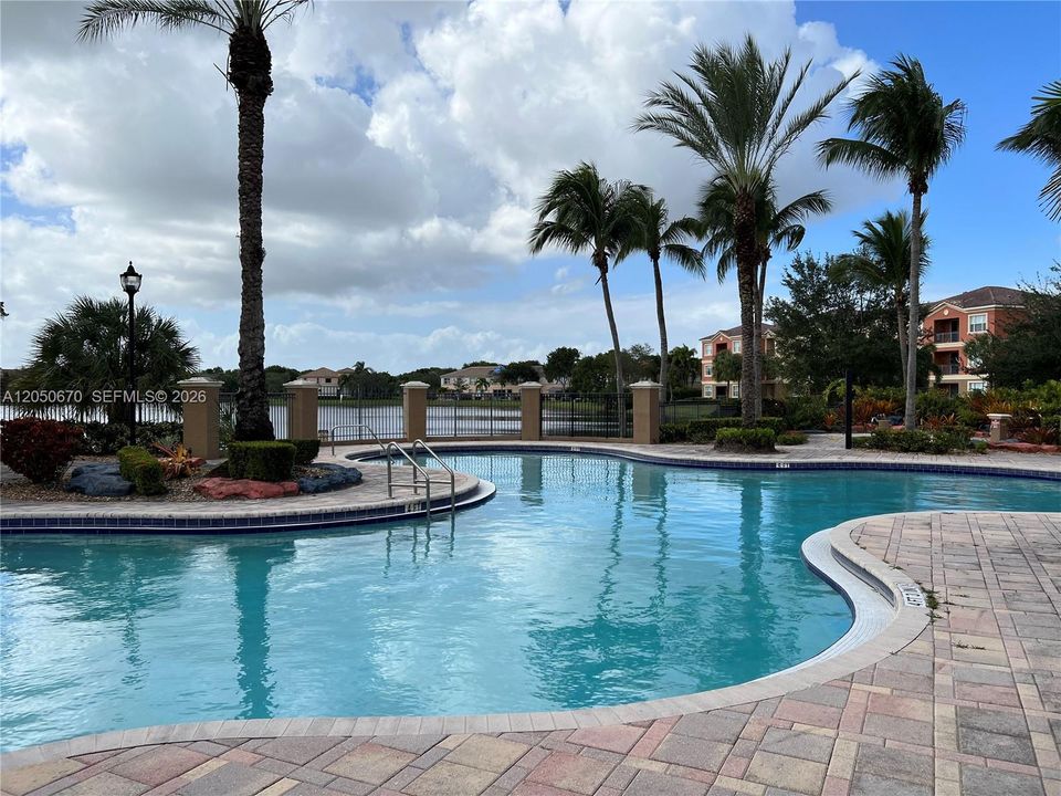 For Rent: $2,150 (1 beds, 1 baths, 723 Square Feet)