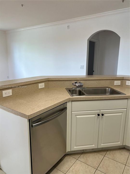 For Rent: $2,150 (1 beds, 1 baths, 723 Square Feet)