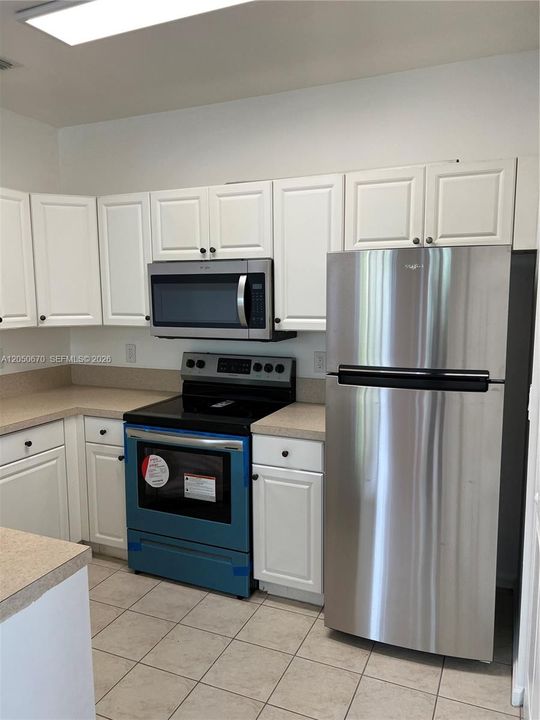 For Rent: $2,150 (1 beds, 1 baths, 723 Square Feet)