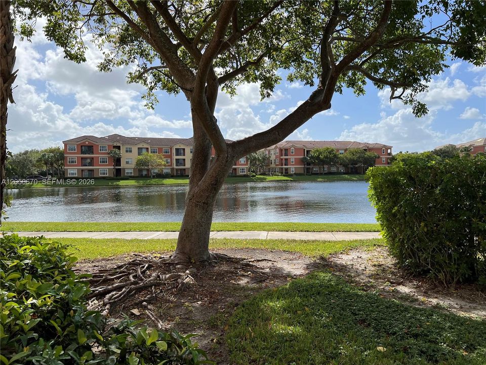 For Rent: $2,150 (1 beds, 1 baths, 723 Square Feet)