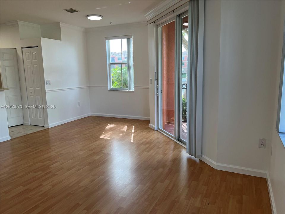 For Rent: $2,150 (1 beds, 1 baths, 723 Square Feet)