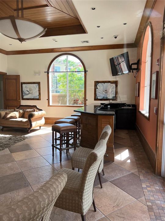 For Rent: $2,150 (1 beds, 1 baths, 723 Square Feet)