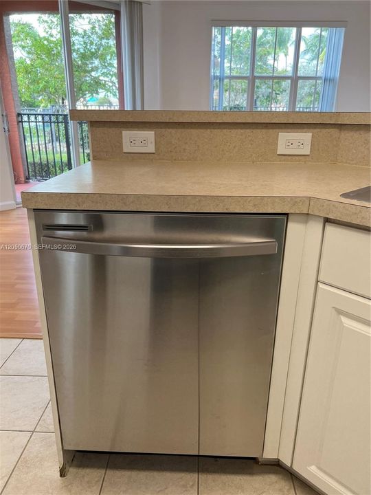 For Rent: $2,150 (1 beds, 1 baths, 723 Square Feet)