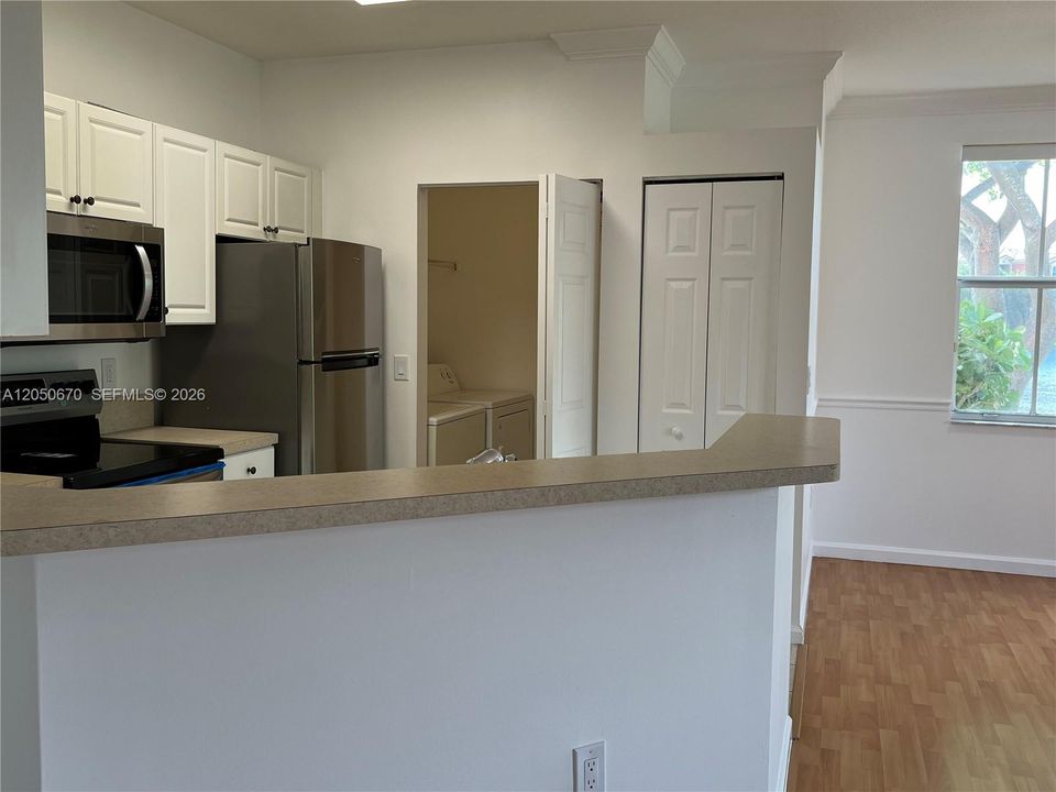 For Rent: $2,150 (1 beds, 1 baths, 723 Square Feet)