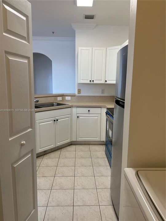 For Rent: $2,150 (1 beds, 1 baths, 723 Square Feet)