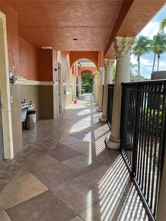 For Rent: $2,150 (1 beds, 1 baths, 723 Square Feet)