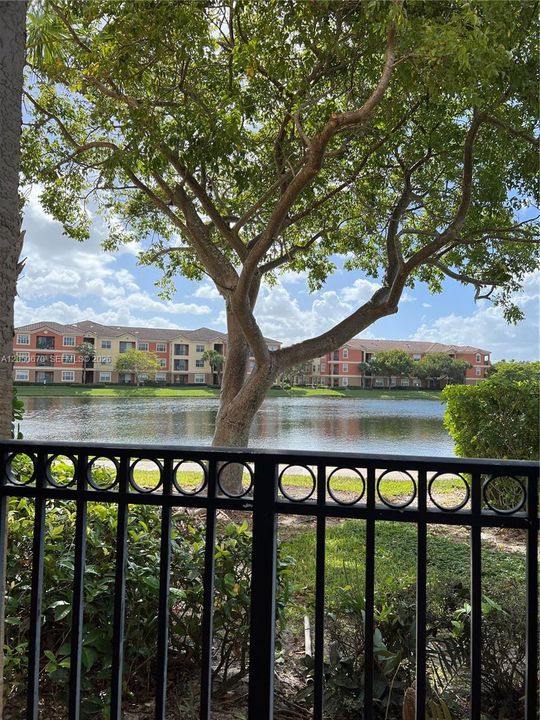 For Rent: $2,150 (1 beds, 1 baths, 723 Square Feet)