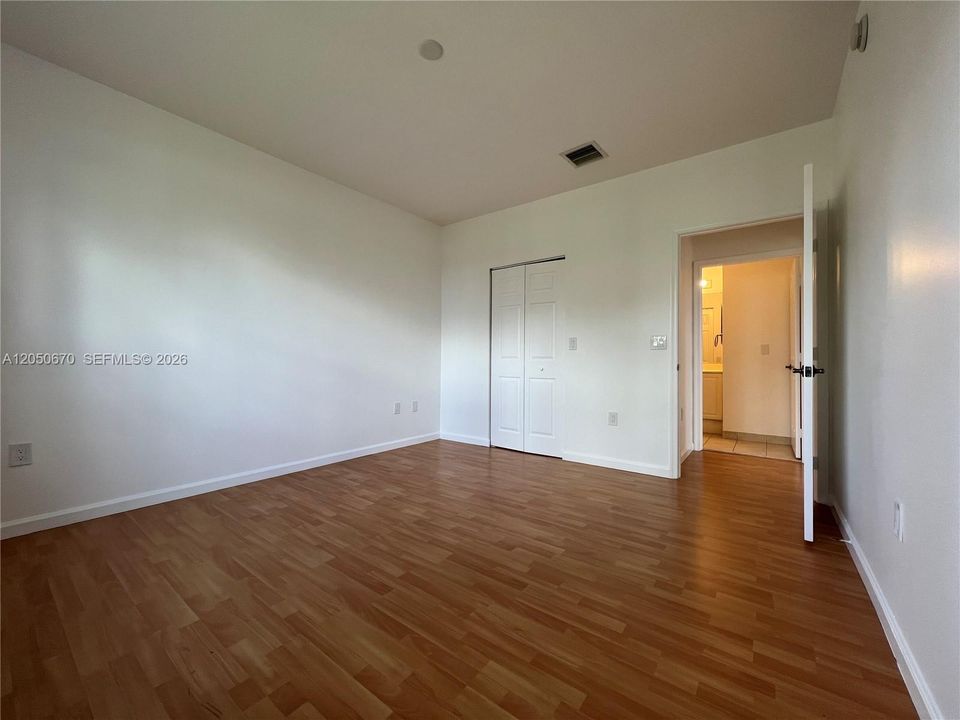 For Rent: $2,150 (1 beds, 1 baths, 723 Square Feet)