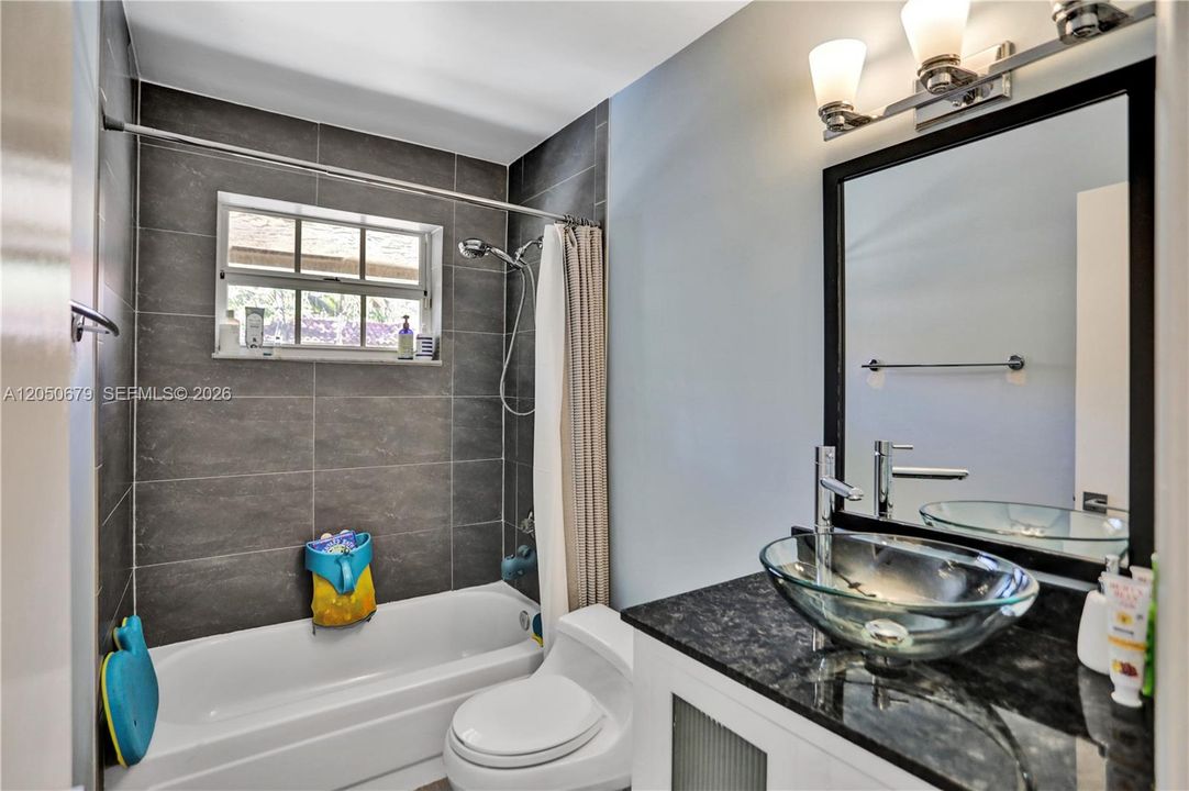 В аренду: $6,150 (3 спален, 2 ванн, 1220 Квадратных фут)