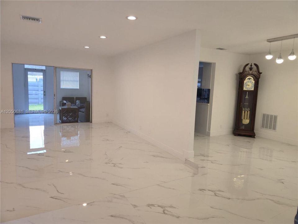 En Renta: $3,750 (4 camas, 2 baños, 2256 Pies cuadrados)