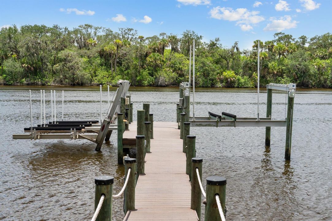 Dock/Lifts