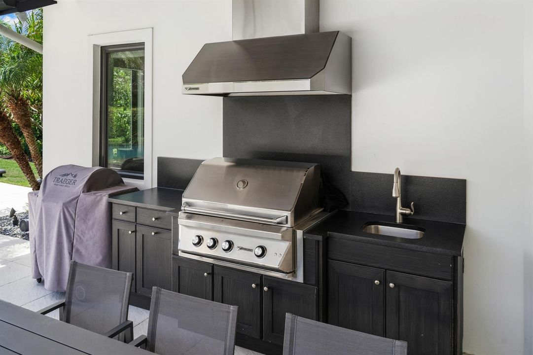 Outdoor Kitchen