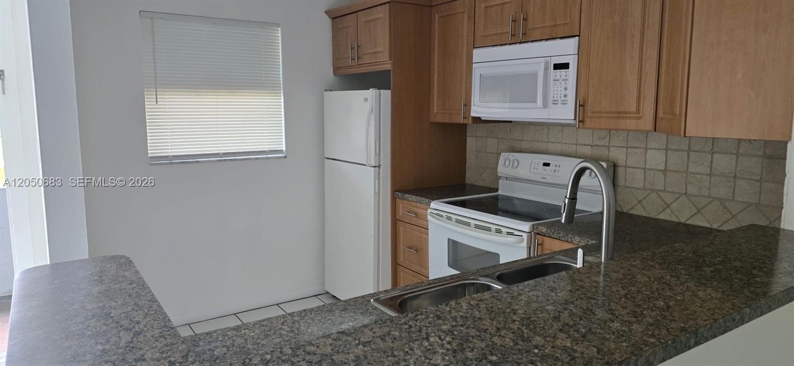 В аренду: $1,800 (2 спален, 2 ванн, 1000 Квадратных фут)
