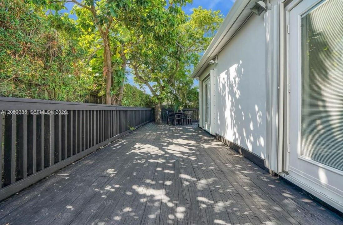 For Sale: $1,650,000 (3 beds, 2 baths, 1485 Square Feet)