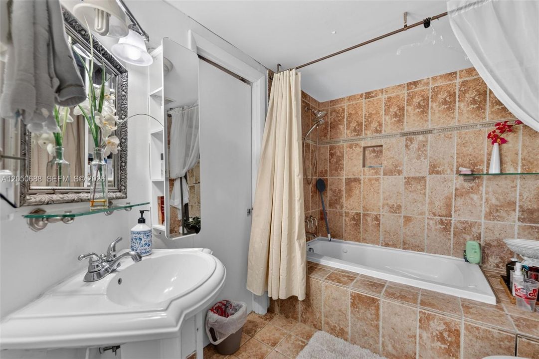 На продажу: $429,000 (2 спален, 1 ванн, 1152 Квадратных фут)