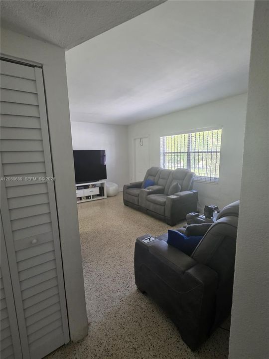 En Venta: $649,000 (0 camas, 0 baños, 1408 Pies cuadrados)