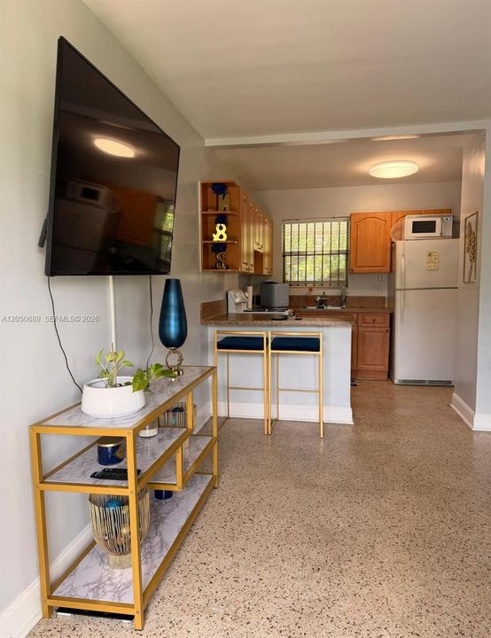 En Venta: $649,000 (0 camas, 0 baños, 1408 Pies cuadrados)