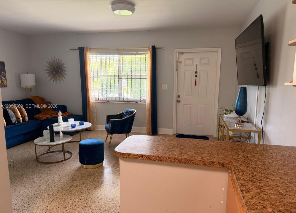 En Venta: $649,000 (0 camas, 0 baños, 1408 Pies cuadrados)