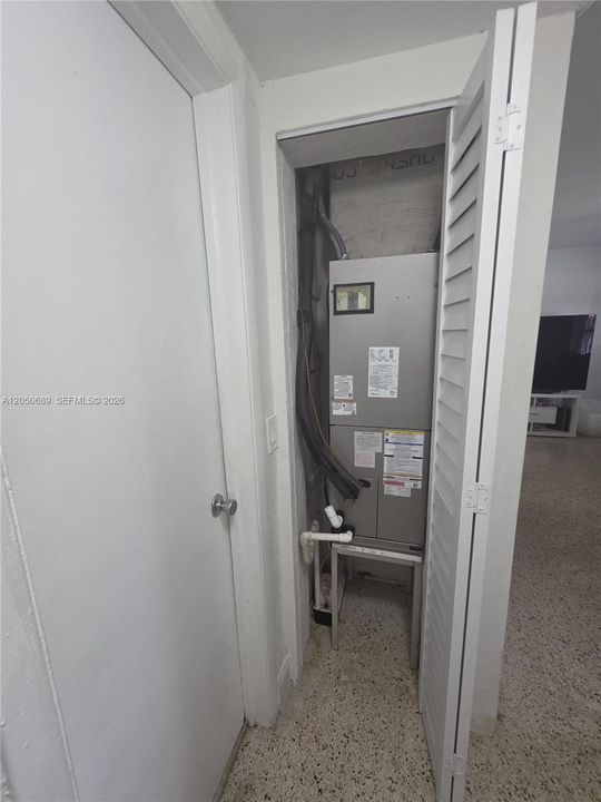 En Venta: $649,000 (0 camas, 0 baños, 1408 Pies cuadrados)