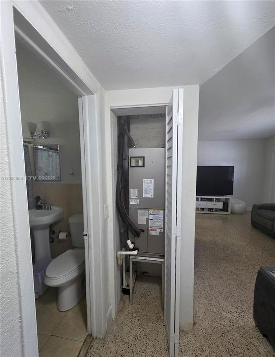 En Venta: $649,000 (0 camas, 0 baños, 1408 Pies cuadrados)