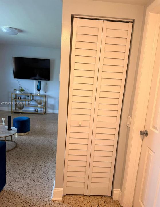 En Venta: $649,000 (0 camas, 0 baños, 1408 Pies cuadrados)