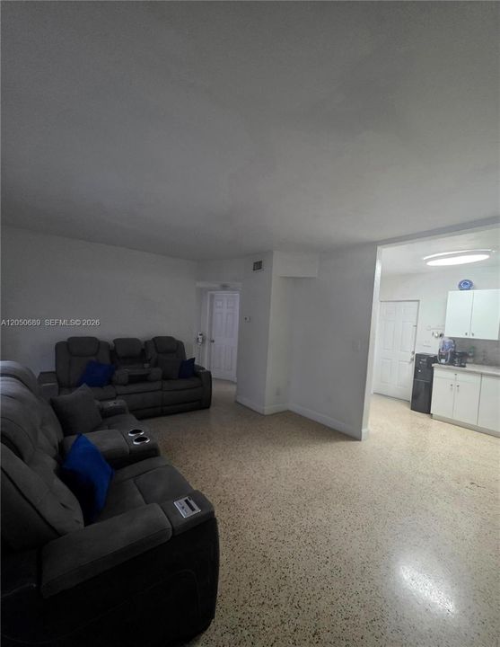 En Venta: $649,000 (0 camas, 0 baños, 1408 Pies cuadrados)