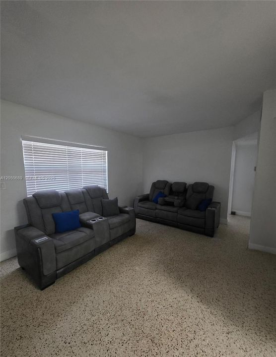 En Venta: $649,000 (0 camas, 0 baños, 1408 Pies cuadrados)