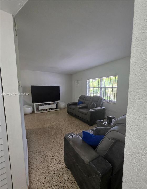 En Venta: $649,000 (0 camas, 0 baños, 1408 Pies cuadrados)