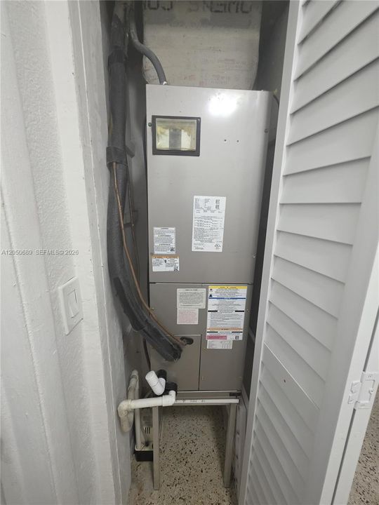 En Venta: $649,000 (0 camas, 0 baños, 1408 Pies cuadrados)