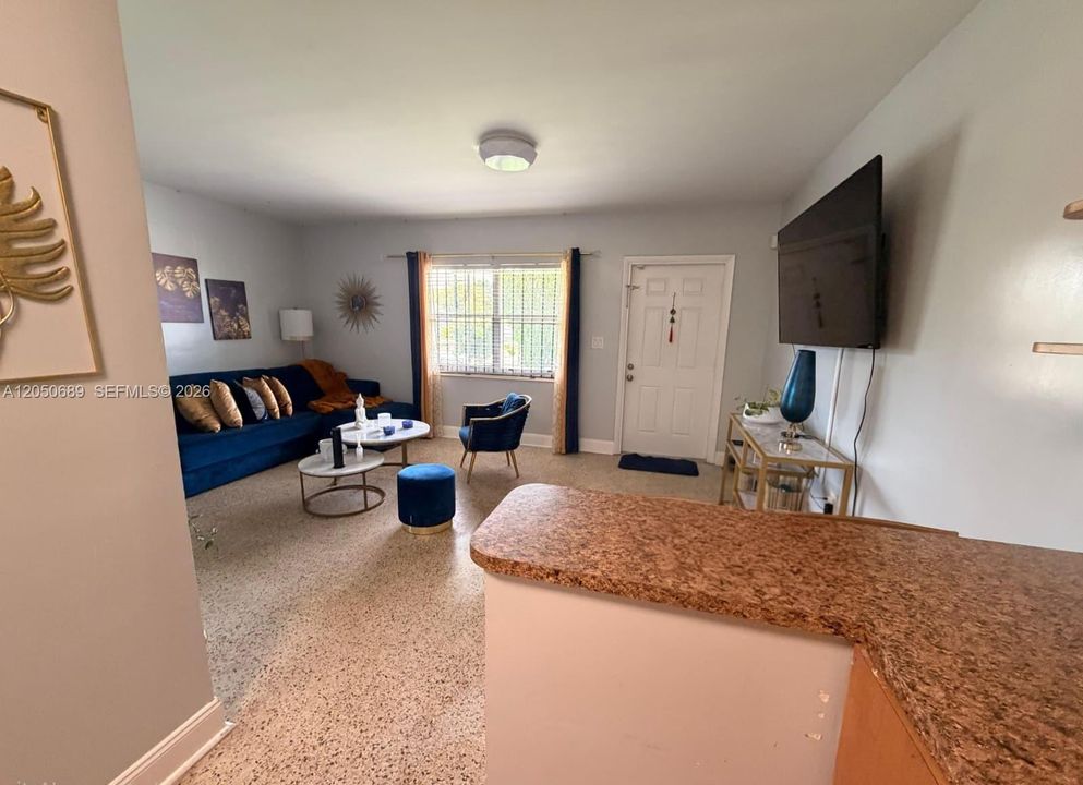 En Venta: $649,000 (0 camas, 0 baños, 1408 Pies cuadrados)