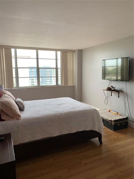 For Sale: $179,000 (2 beds, 2 baths, 1112 Square Feet)
