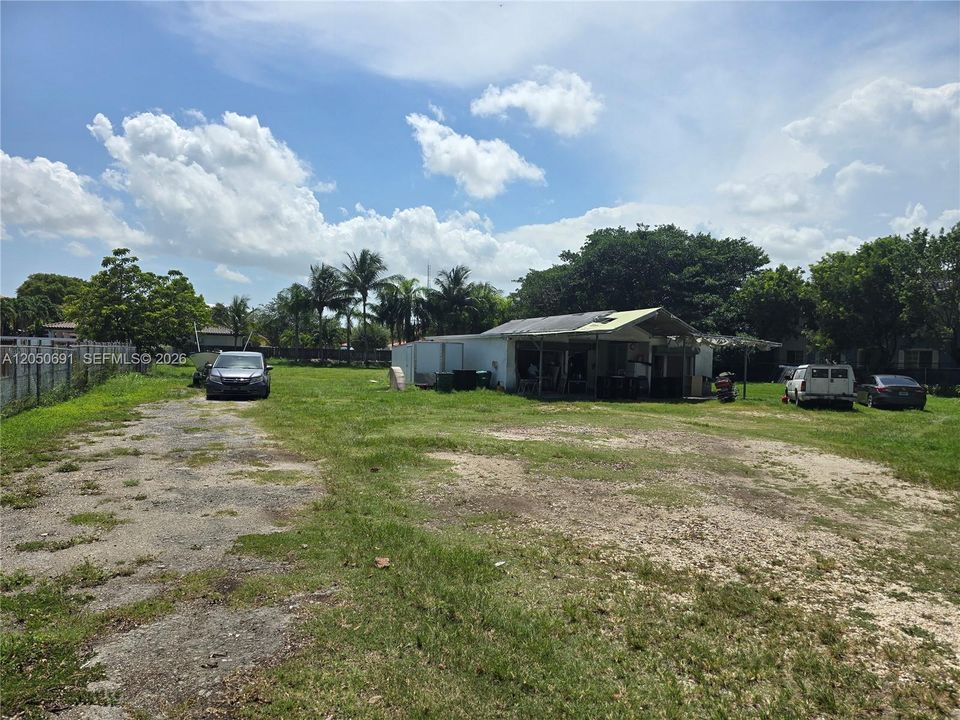 For Sale: $1,000,000 (1.05 acres)