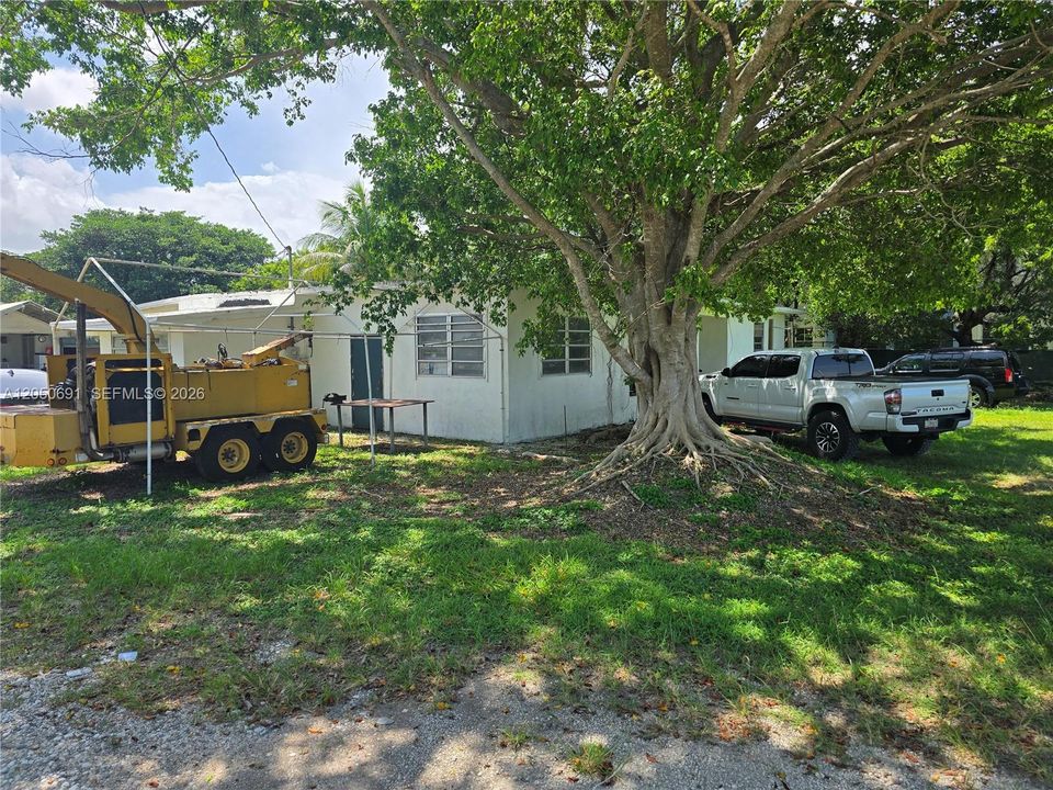 For Sale: $1,000,000 (1.05 acres)