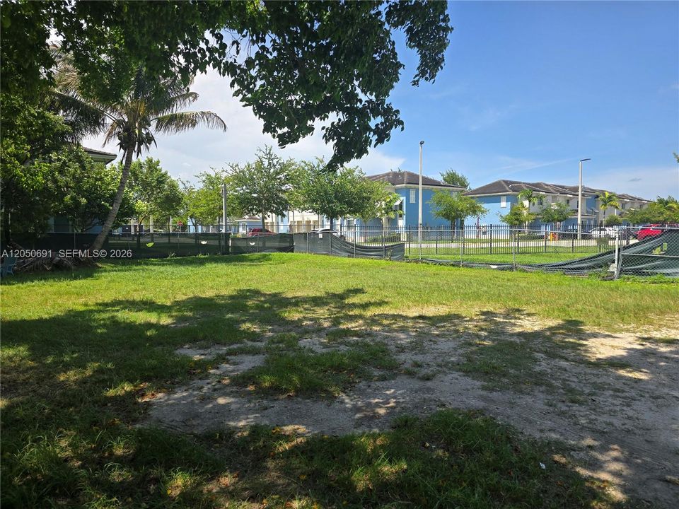 For Sale: $1,000,000 (1.05 acres)