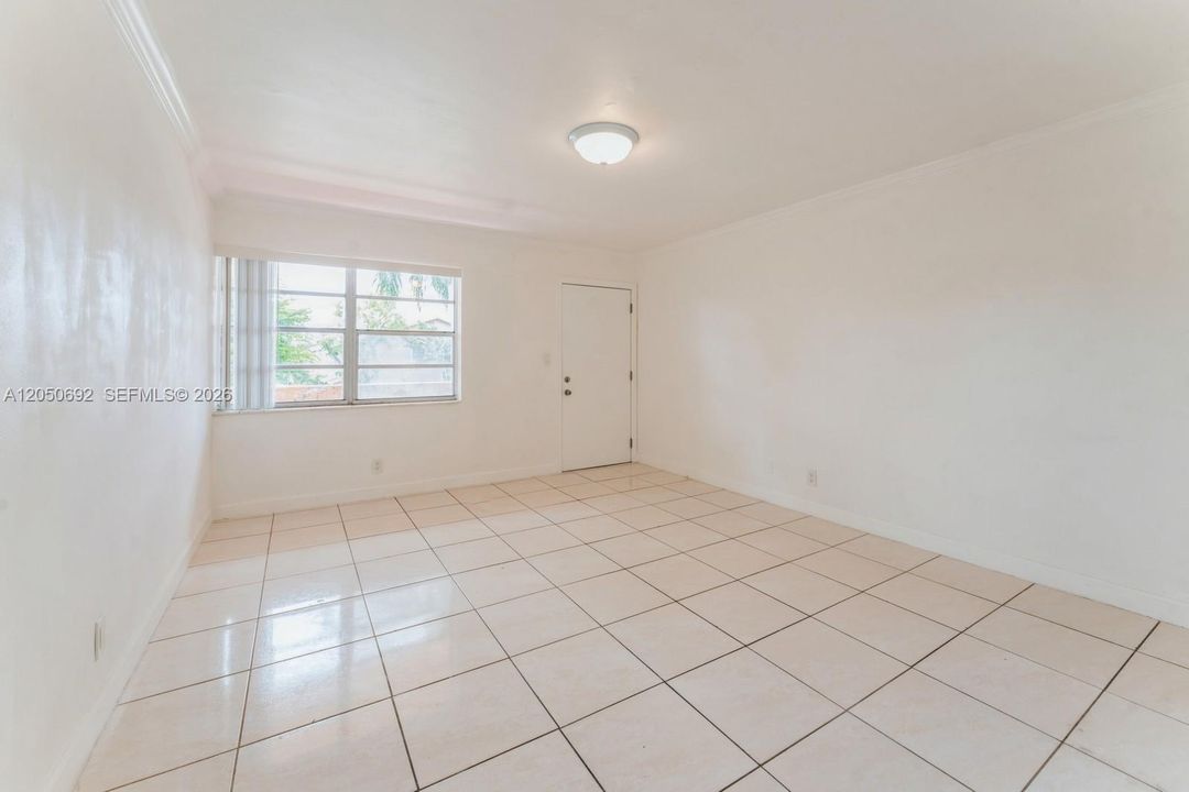 For Rent: $2,000 (2 beds, 1 baths, 775 Square Feet)