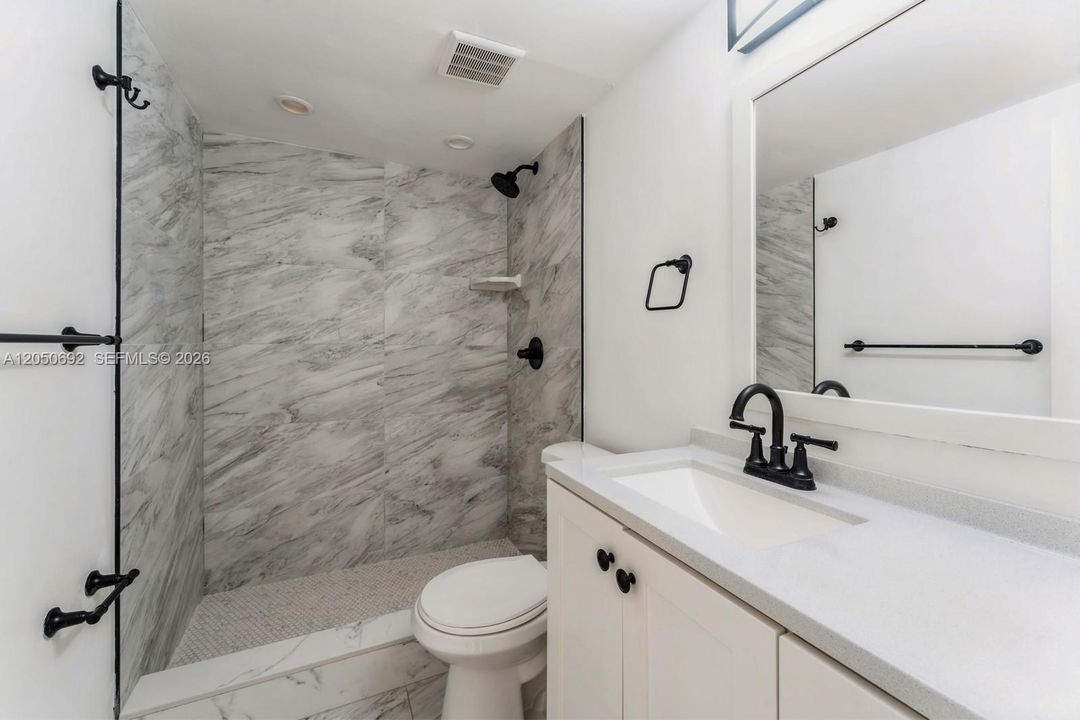 For Rent: $2,000 (2 beds, 1 baths, 775 Square Feet)
