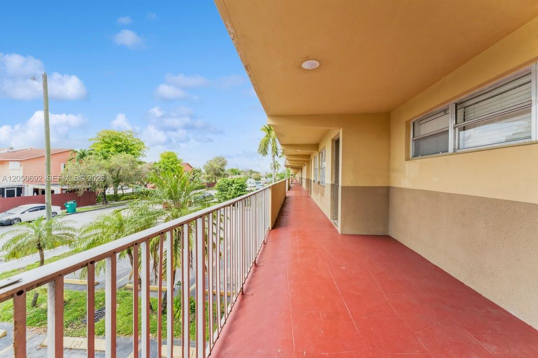 For Rent: $2,000 (2 beds, 1 baths, 775 Square Feet)