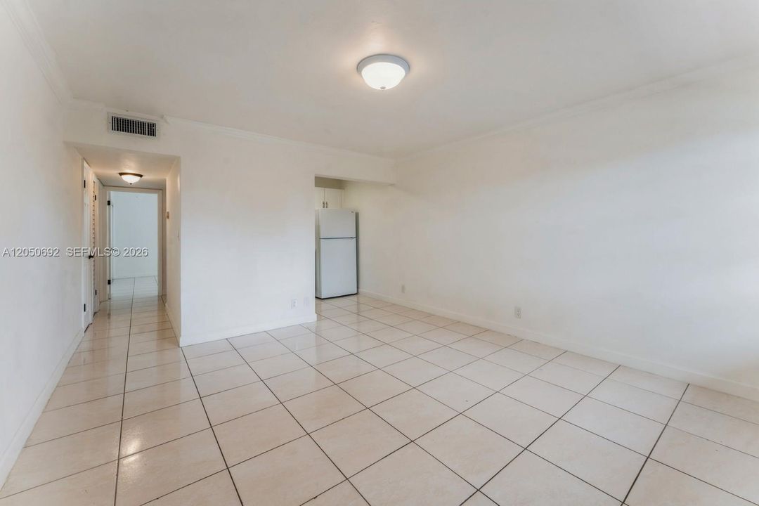 For Rent: $2,000 (2 beds, 1 baths, 775 Square Feet)