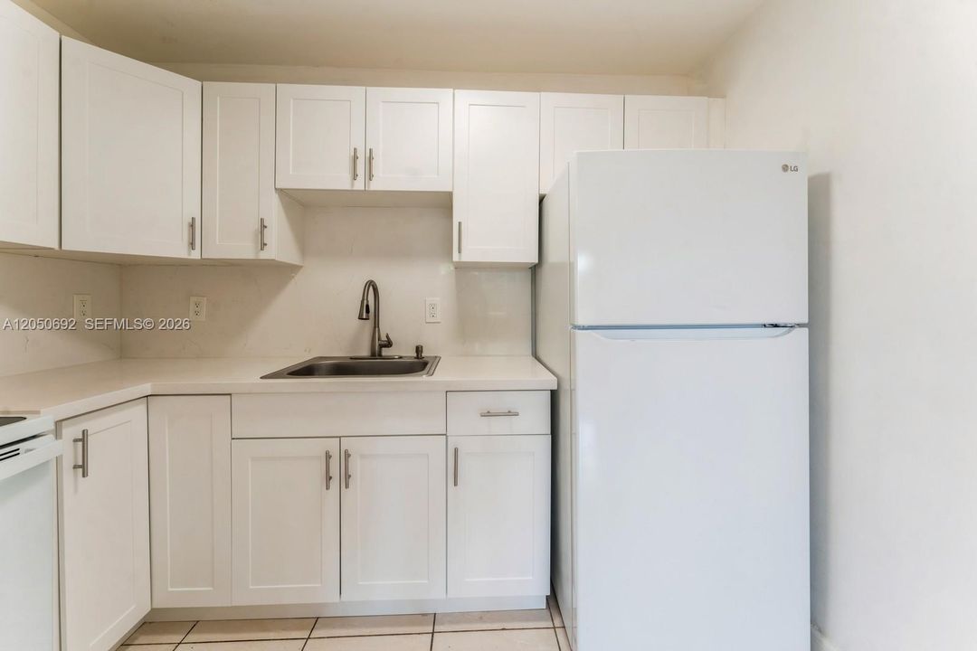 For Rent: $2,000 (2 beds, 1 baths, 775 Square Feet)