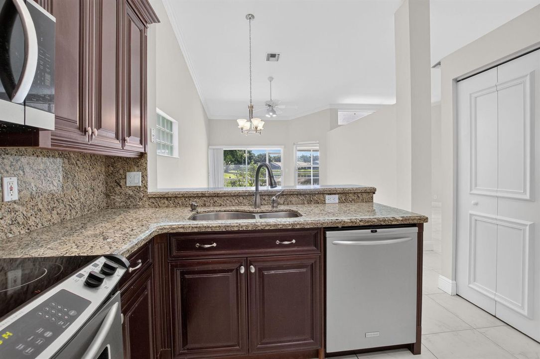9875 Harbour Lake Cir