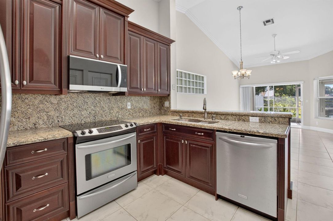 9875 Harbour Lake Cir