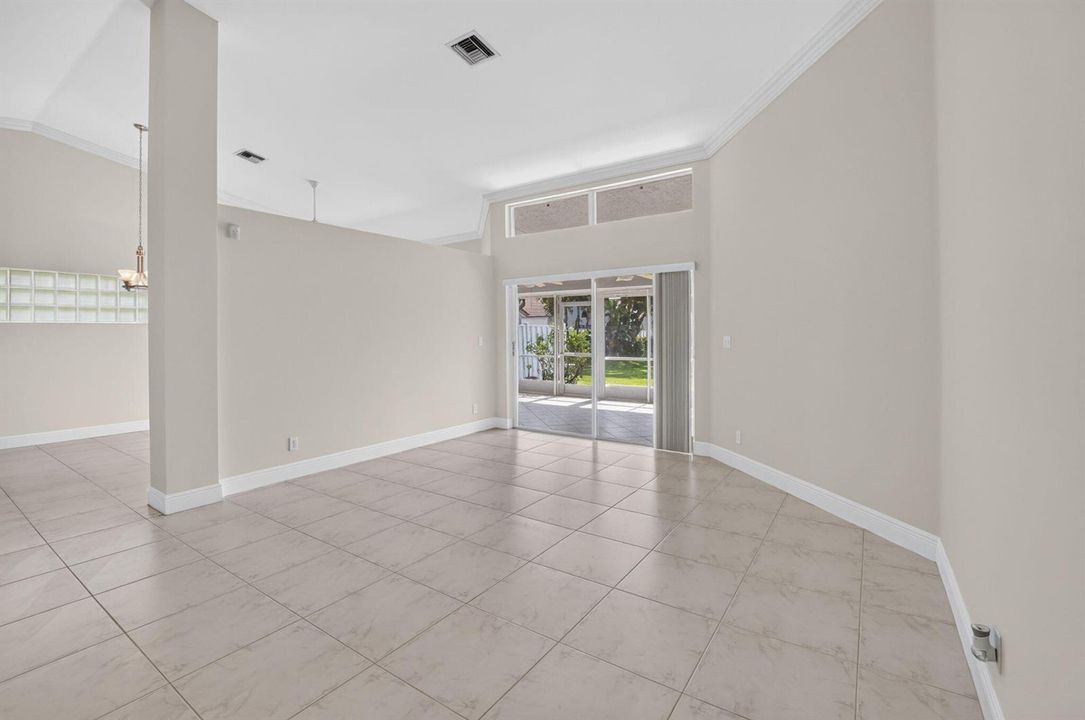 9875 Harbour Lake Cir