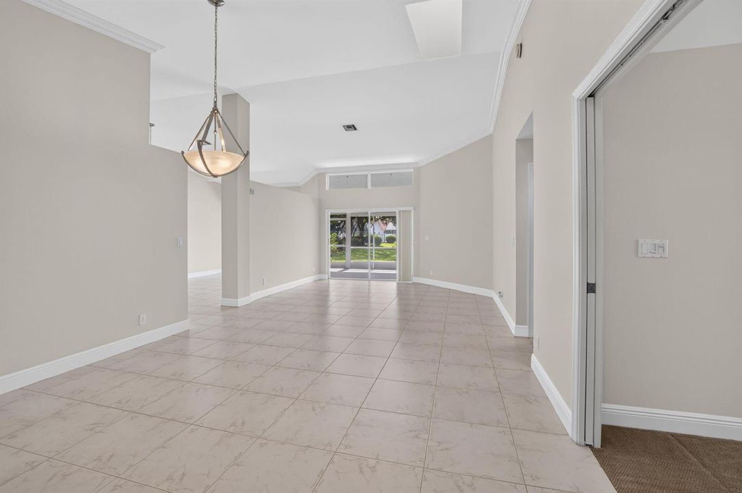 9875 Harbour Lake Cir