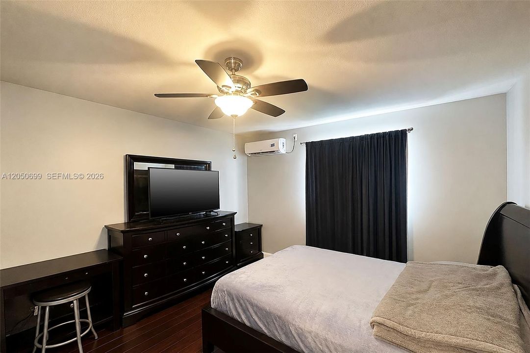 For Sale: $659,000 (5 beds, 3 baths, 1715 Square Feet)