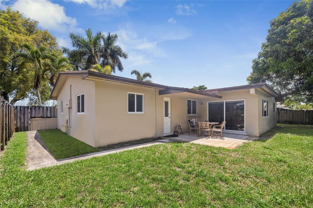 For Sale: $659,000 (5 beds, 3 baths, 1715 Square Feet)