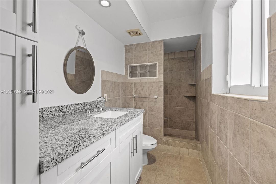 For Sale: $659,000 (5 beds, 3 baths, 1715 Square Feet)