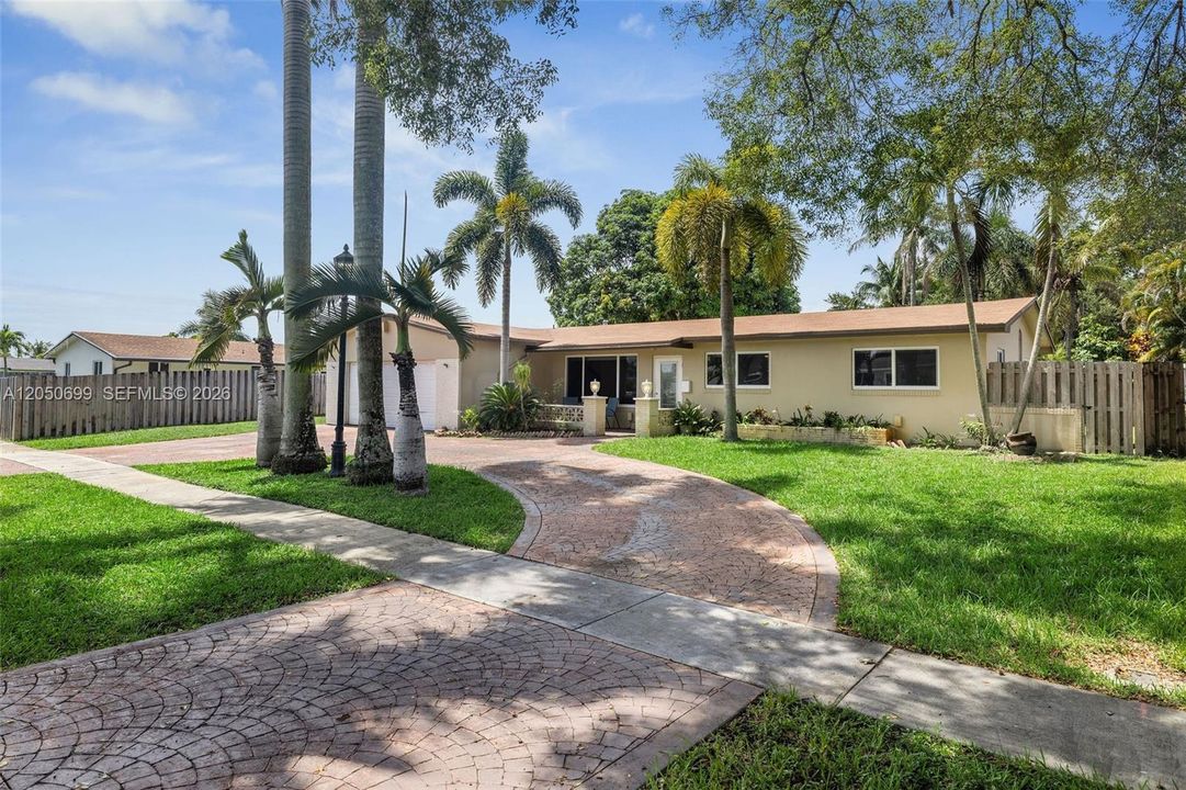 For Sale: $659,000 (5 beds, 3 baths, 1715 Square Feet)