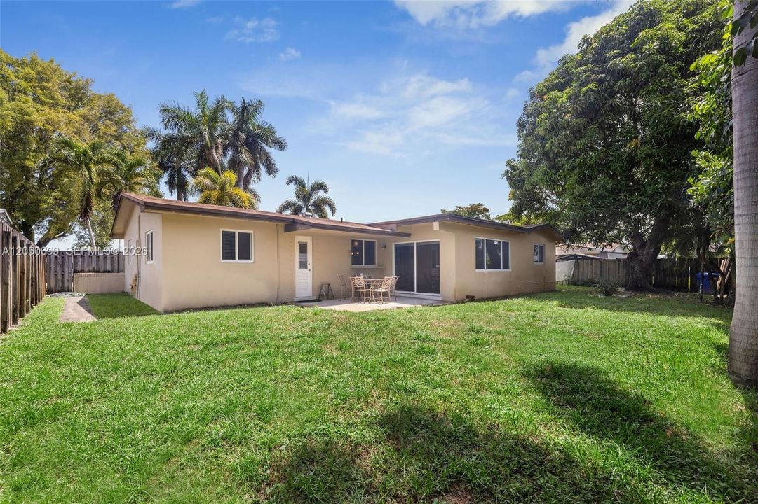 For Sale: $659,000 (5 beds, 3 baths, 1715 Square Feet)